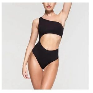 SKIMS Fits Everybody One Shoulder Cutout Bodysuit - Onyx
